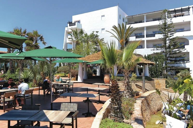 TBE_16_012_-_Poolside_bar_(800x533).jpg