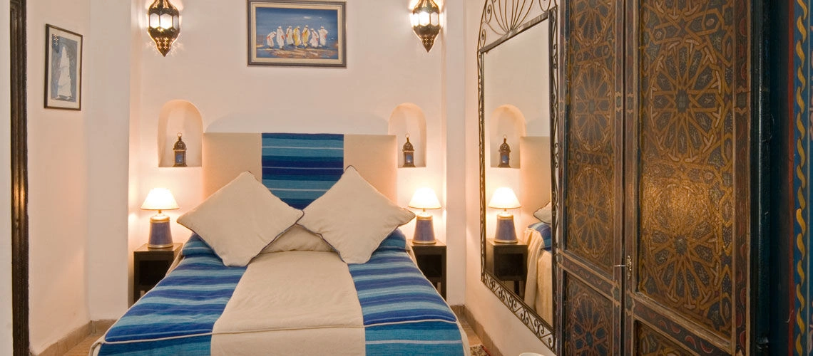 09_riad_blanc_chambre_deluxe.jpg