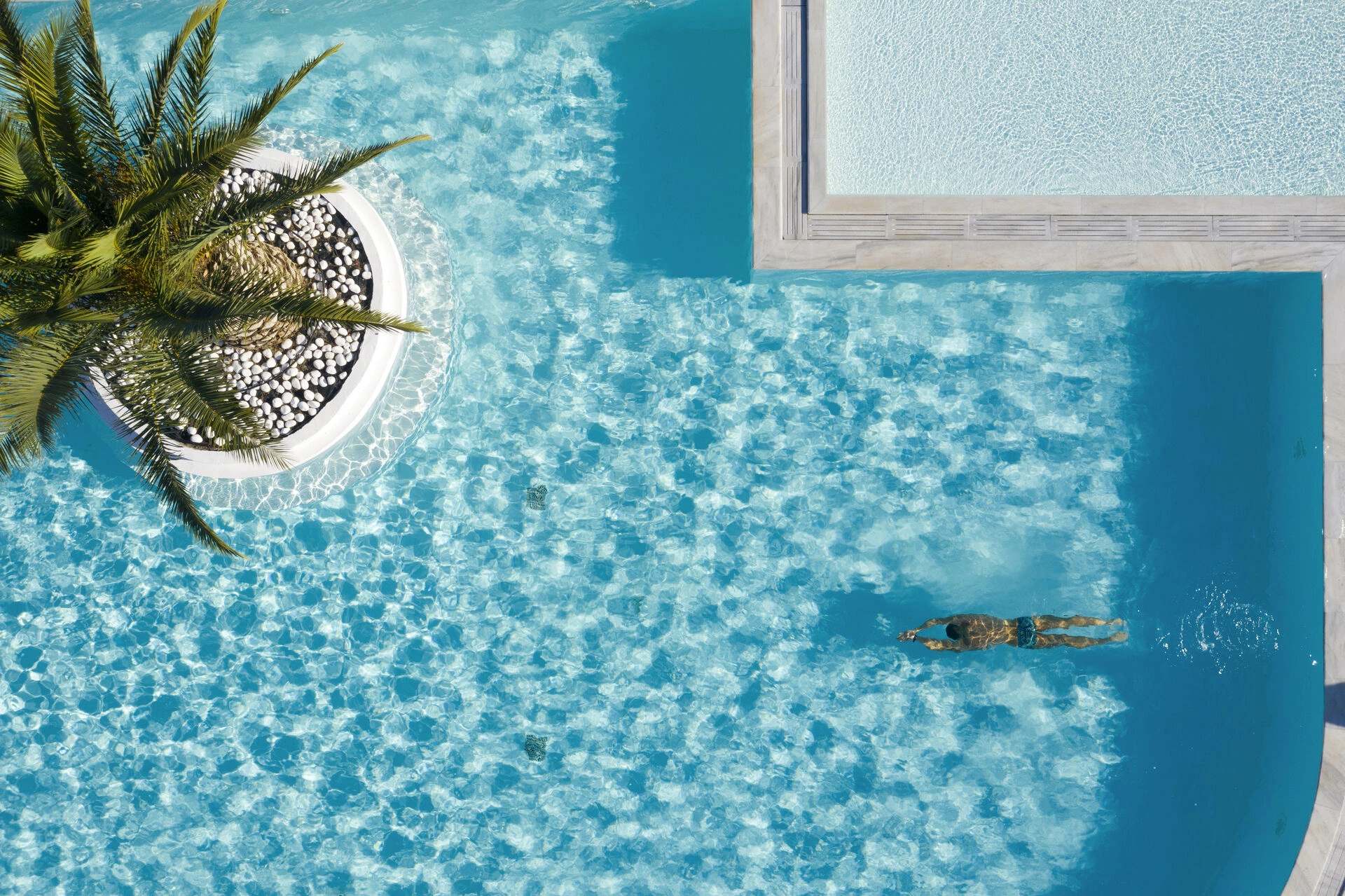 OUTDOOR_POOL_1.JPG