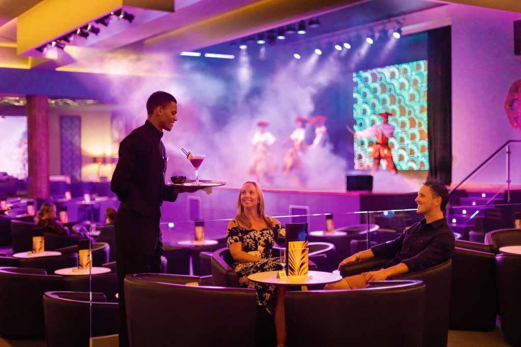 XBO_18_033_-_Lounge_bar.jpg
