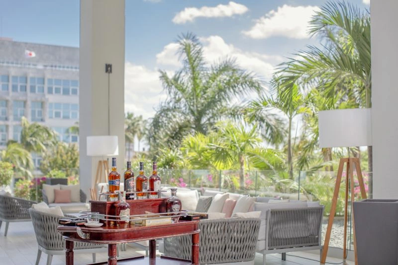 237MeliaHabana-Lobby_Bar_Terrace.jpg