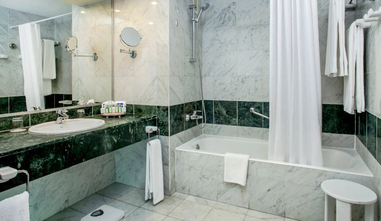 09_Bathroom.jpeg