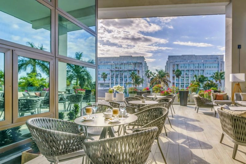 236MeliaHabana-Lobby_Bar_Terrace.jpg