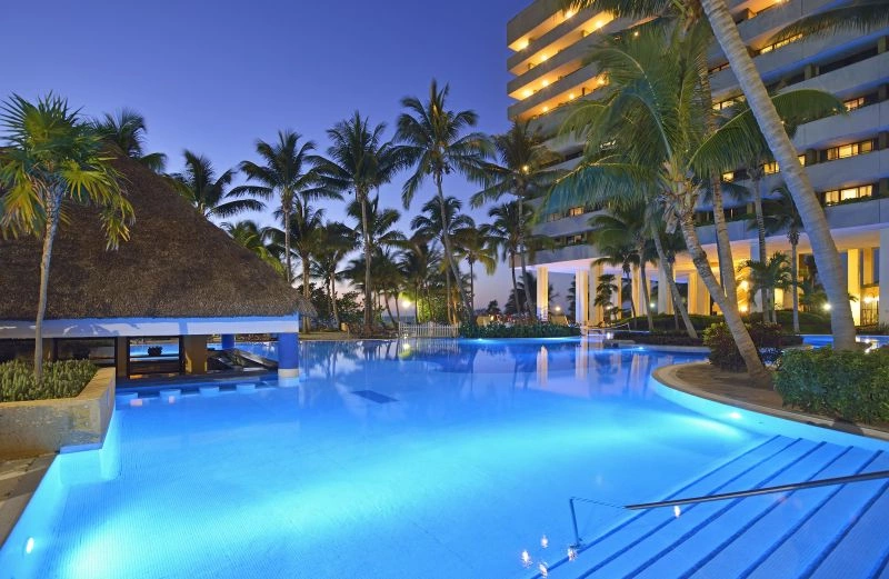 305MeliaHabana-Pool_night.jpg