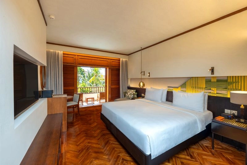 superior_room_1_king_bed.jpg