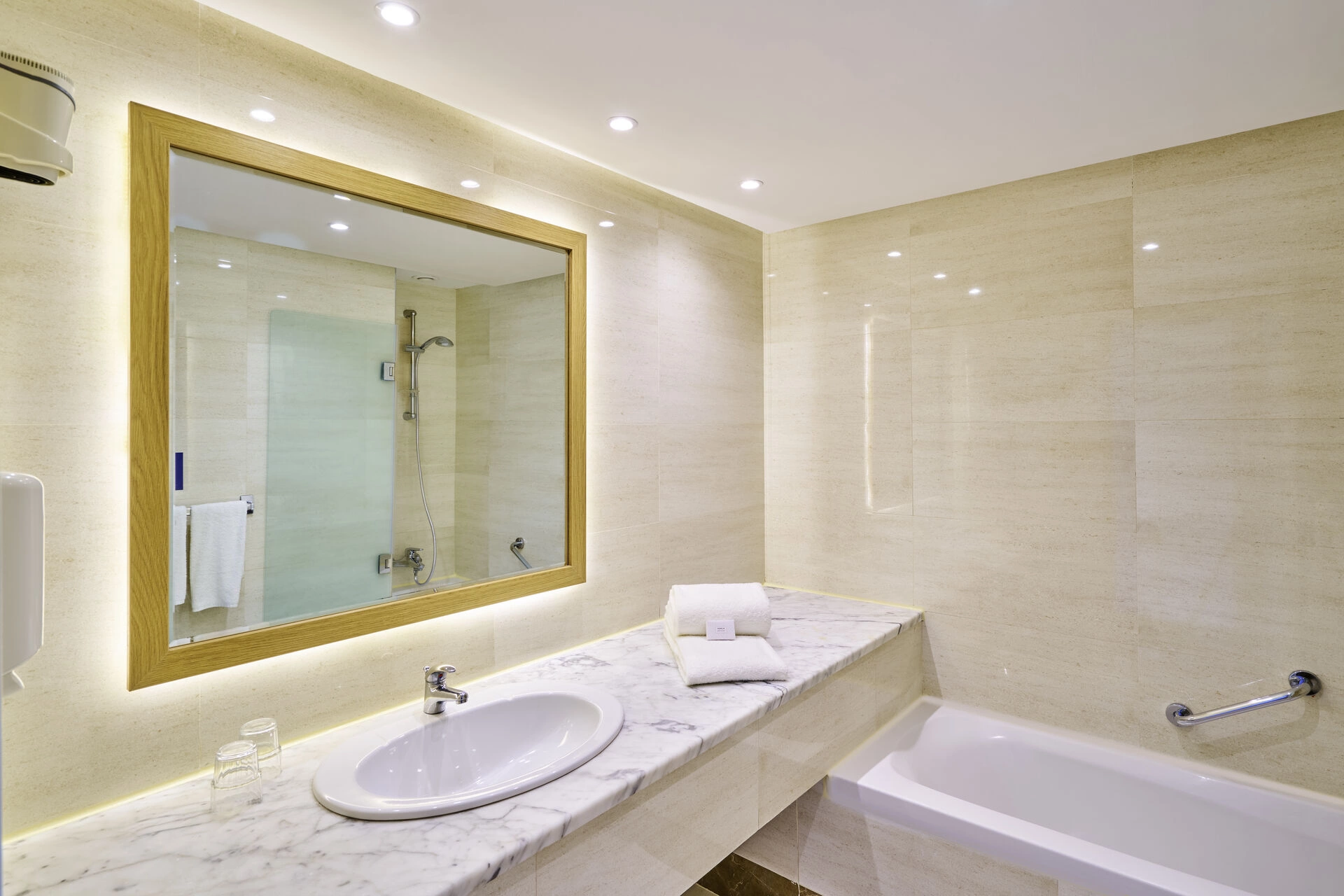 TUI_BLUE_Manar_008A_Salle_de_bain.jpg