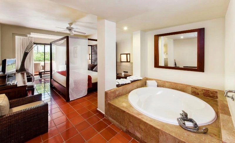 Catalonia_Royal_Bavaro_-_Superior_Junior_Suite.jpg