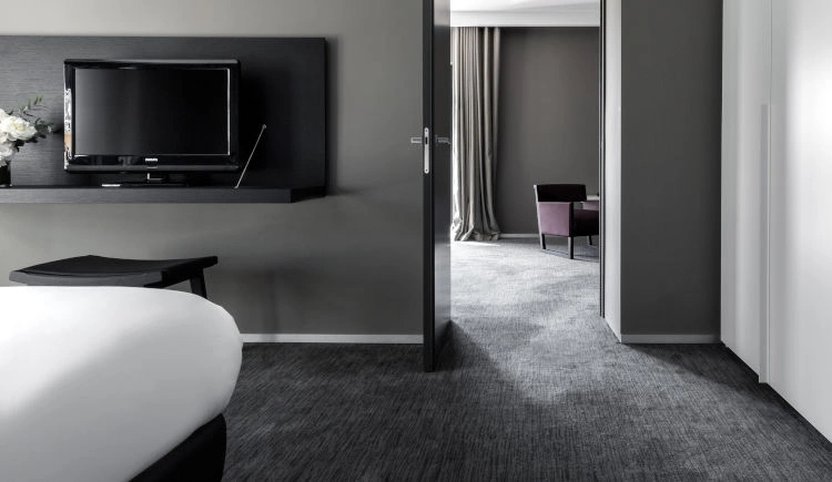 04_deluxe_suite_living.jpeg