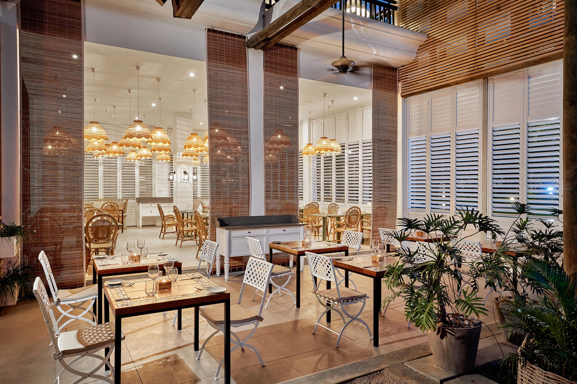 TRA_Atavola_Restaurant_01.jpg