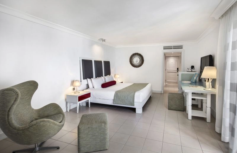 Deluxe_Beach-Room.jpg