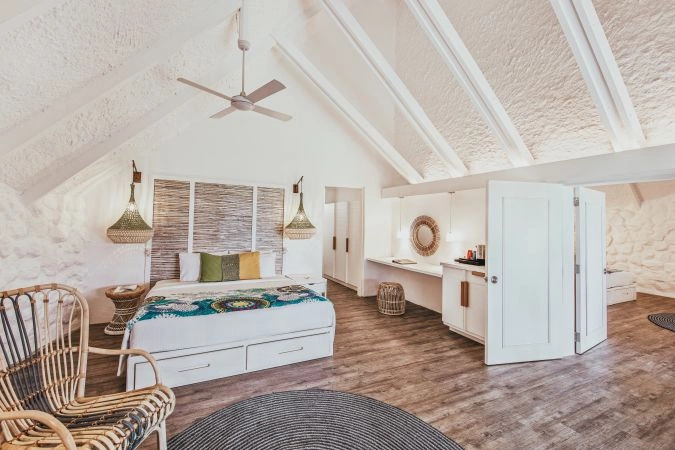 08_Rooms_Deluxe_Beach_Family_Pavilion.jpg