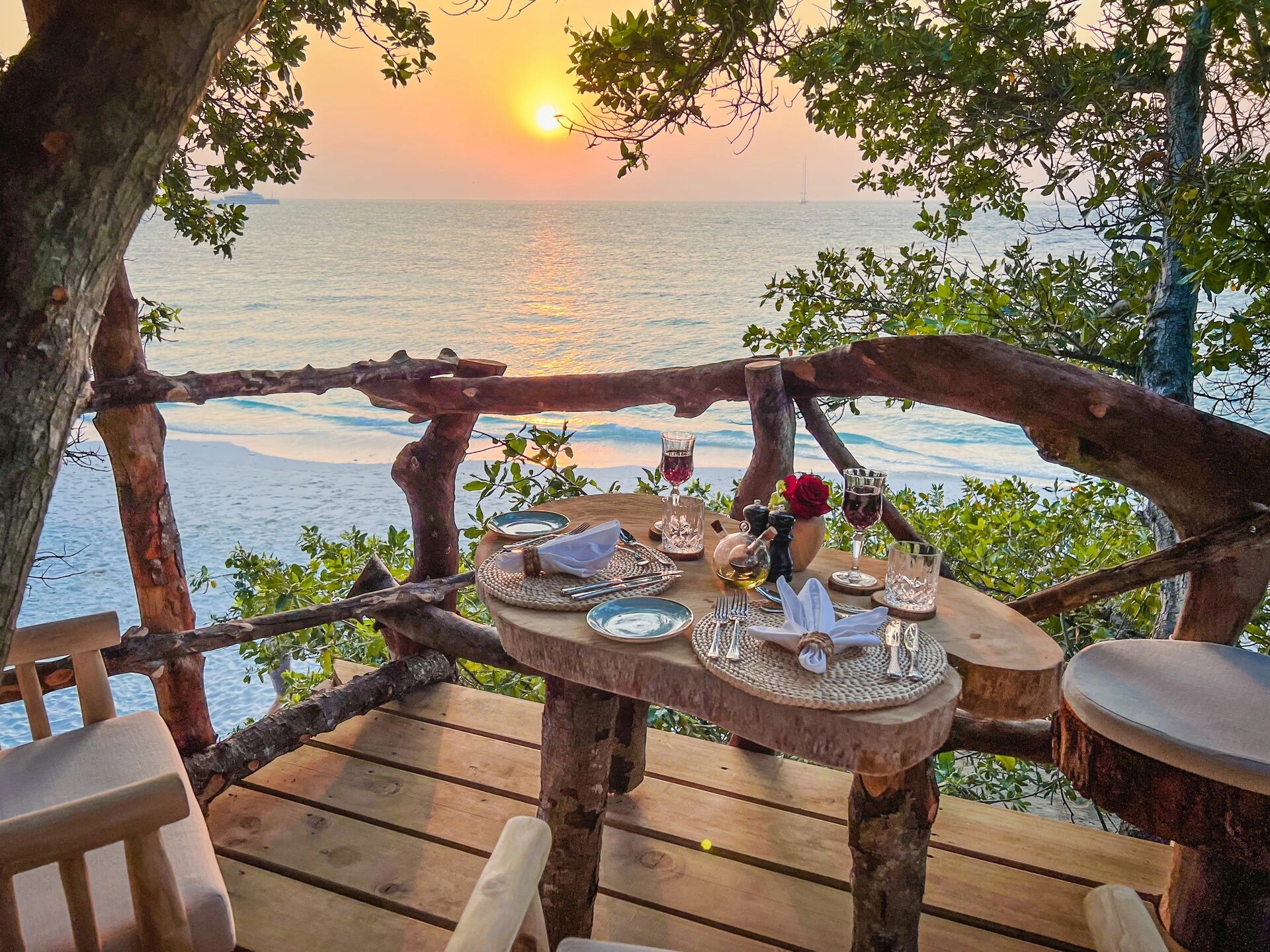 Thari_Tree_Top_Dining_Venue.jpg