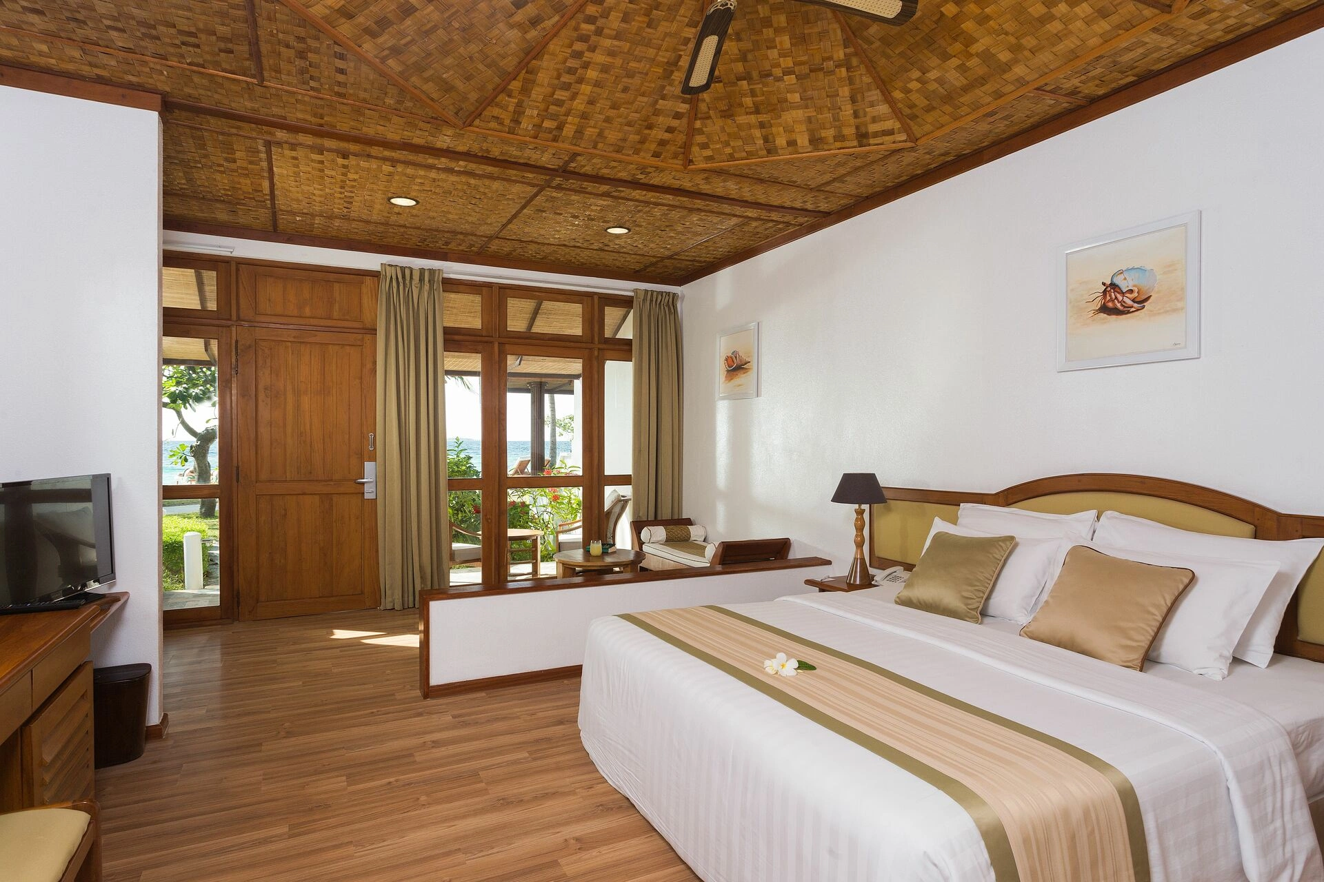 Standard_Beachfront_room.jpg
