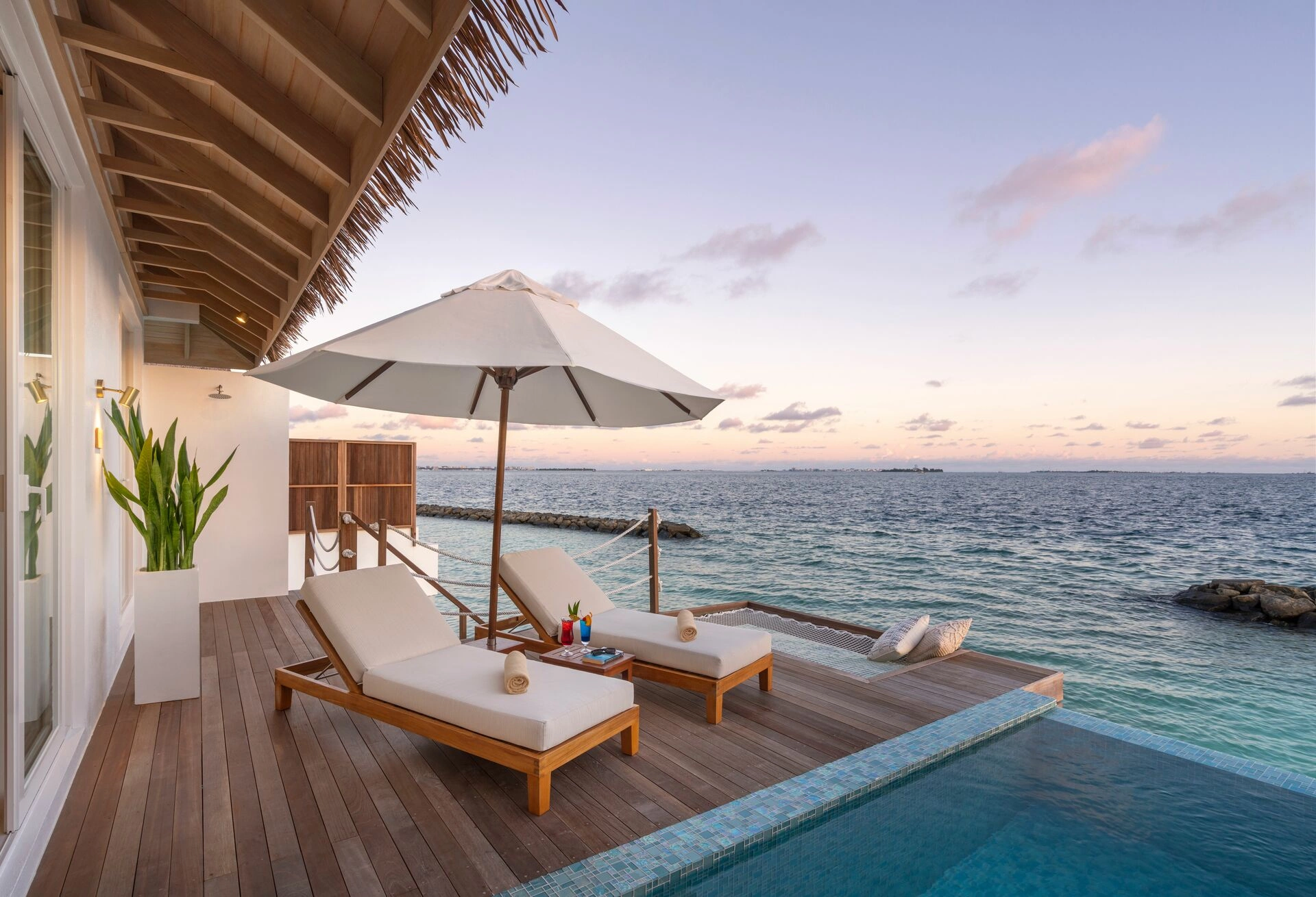 Sunset_Water_Villa_2.jpg