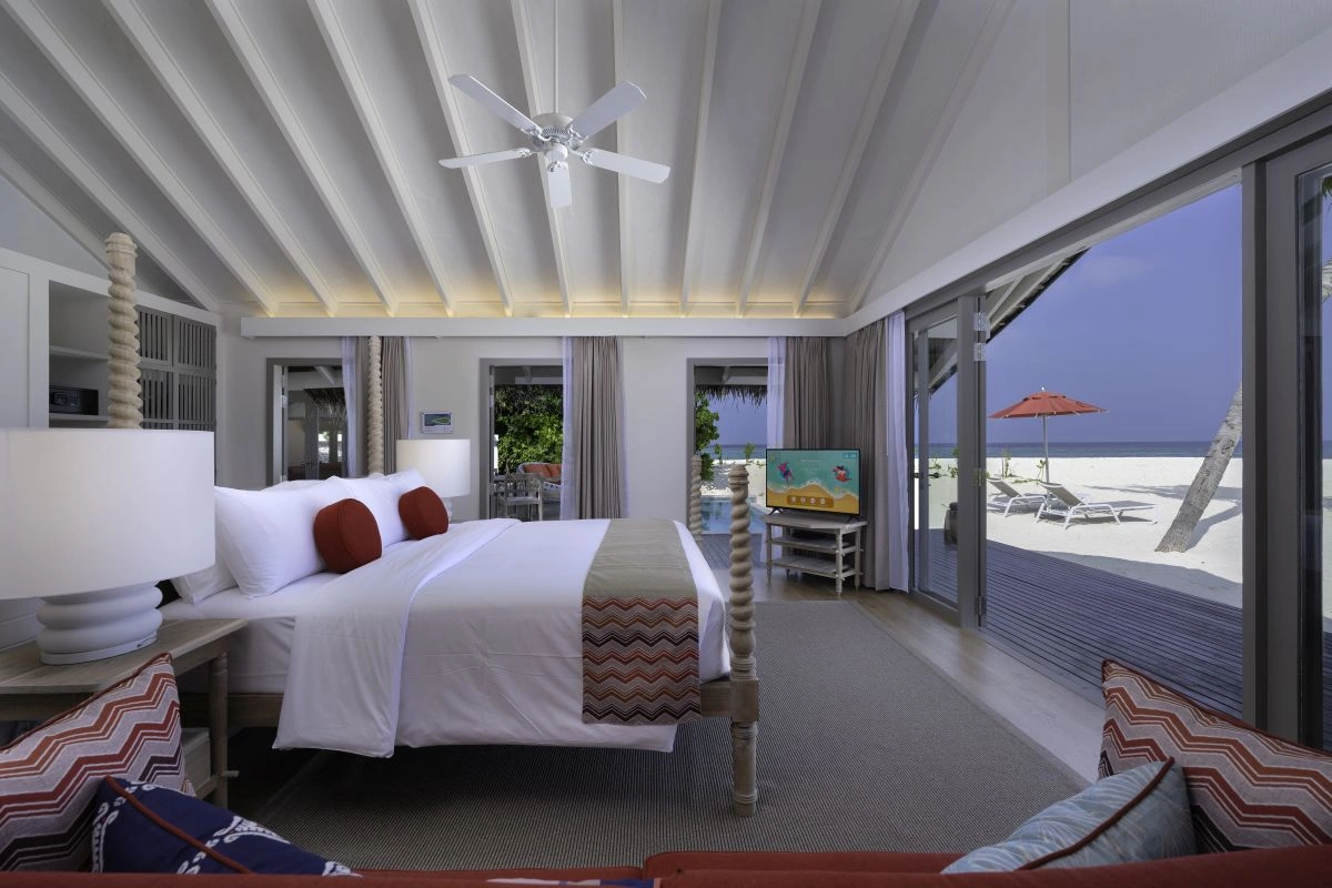 06_Beach_Pool_Suites.jpg