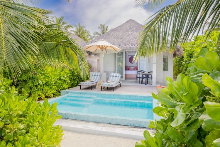 10_Beach_Villa_with_Pool.jpg