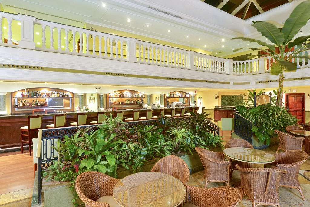 IBSTAR_PCE_IB_BARS_LOBBY_D1311_001.jpg