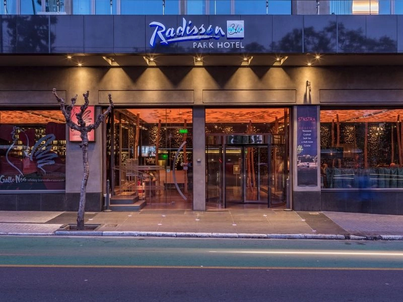 000HOTEL_MAIN_ENTRANCE_.jpg