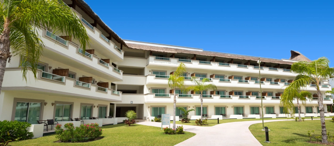 1-bluebay-grand-esmeralda-facade.png
