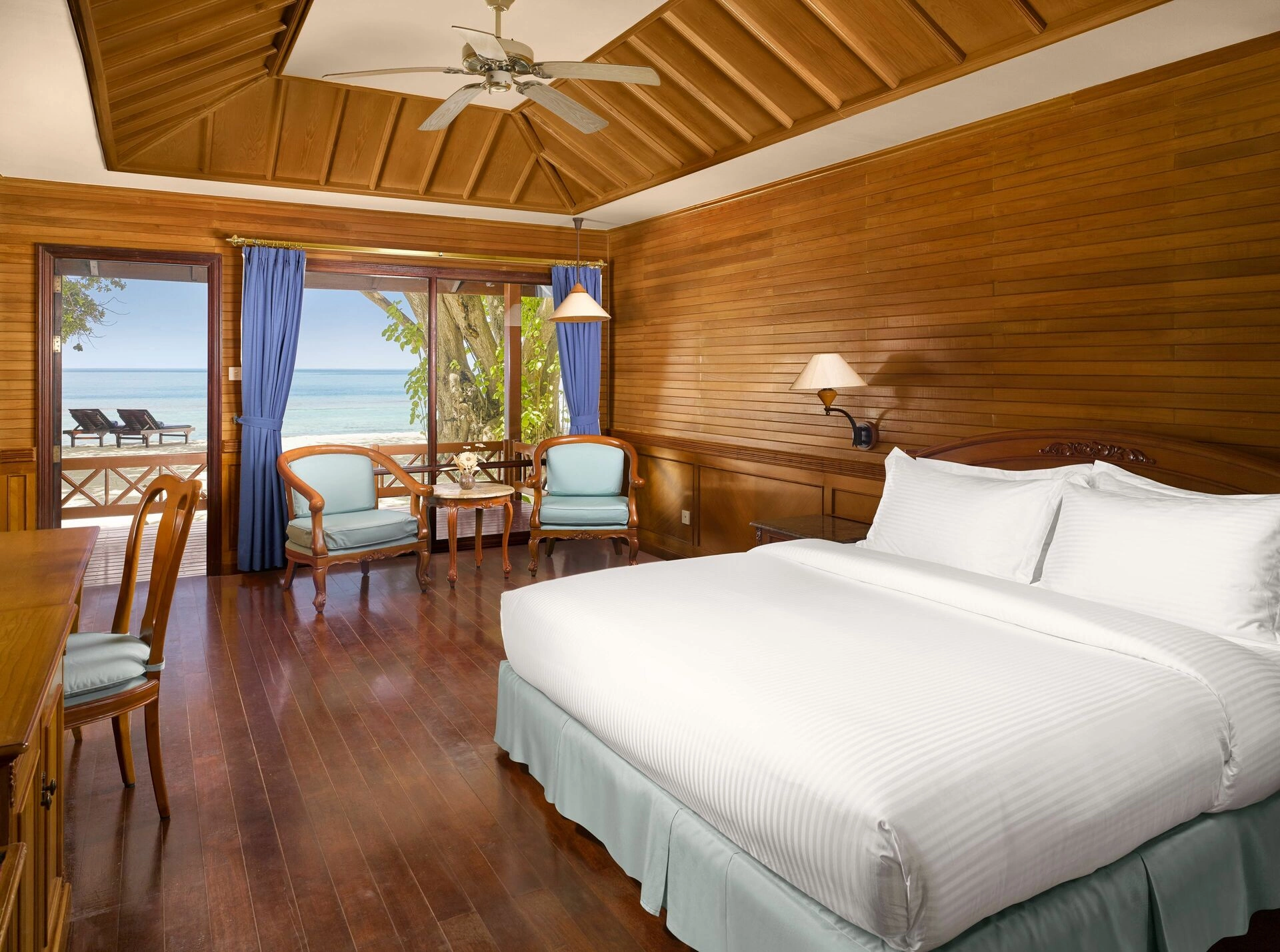 Royal_Island_-_Beach_Villa_-_Bed_-_4K.jpg