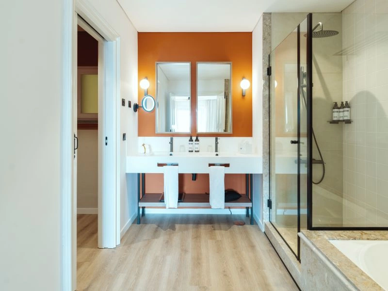 DREMP-DBY-BATH1-SC.jpg