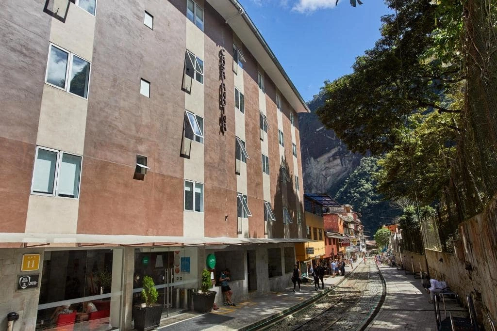 machu_pishcu_casa_and-min.jpg