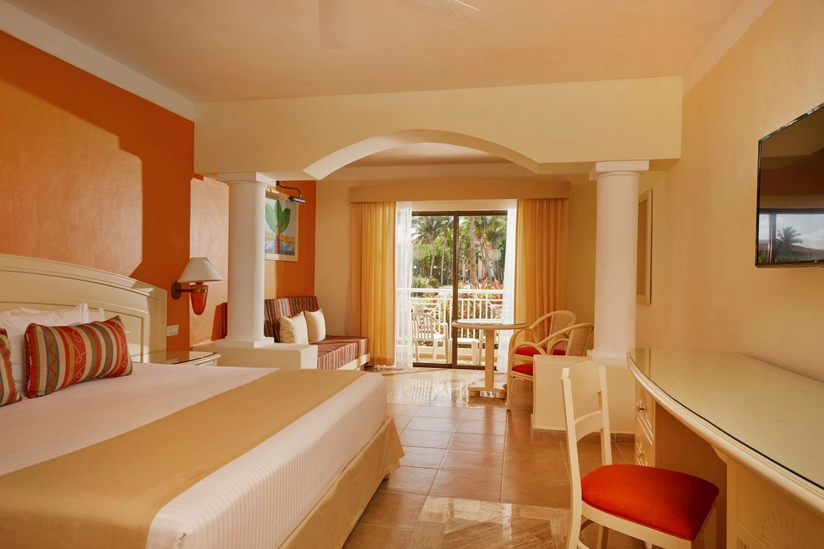 06_1_King_Bed_Junior_Suite_.jpg