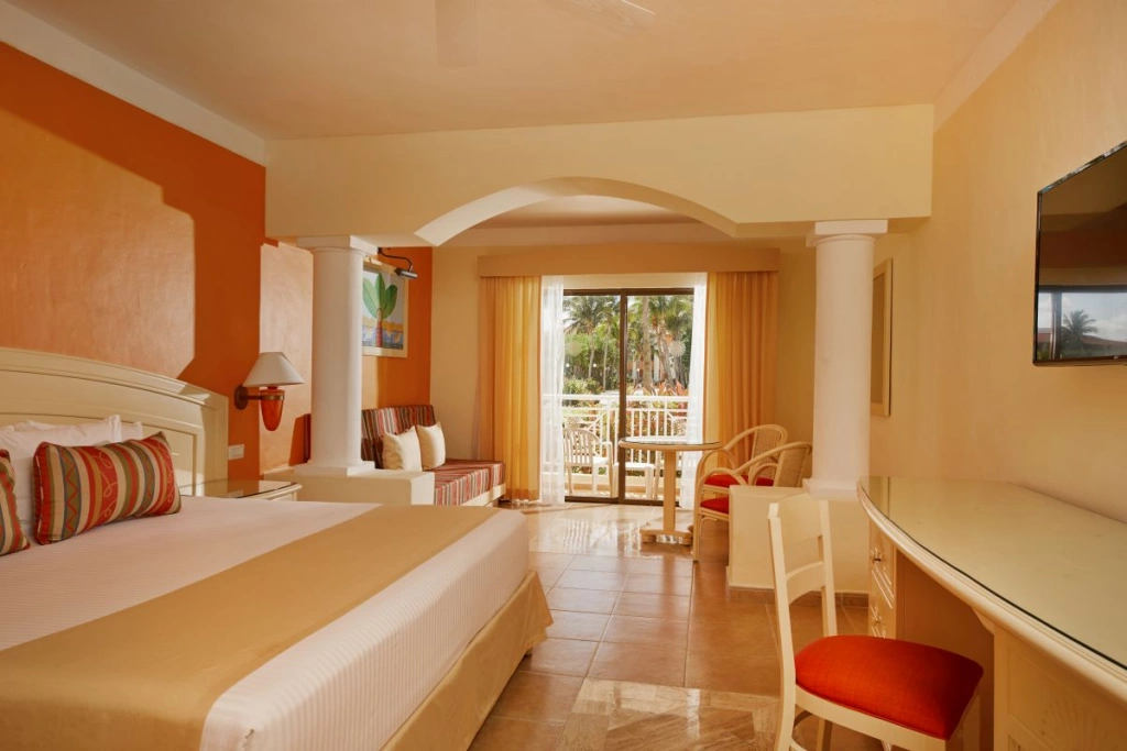 06_1_King_Bed_Junior_Suite_.jpg