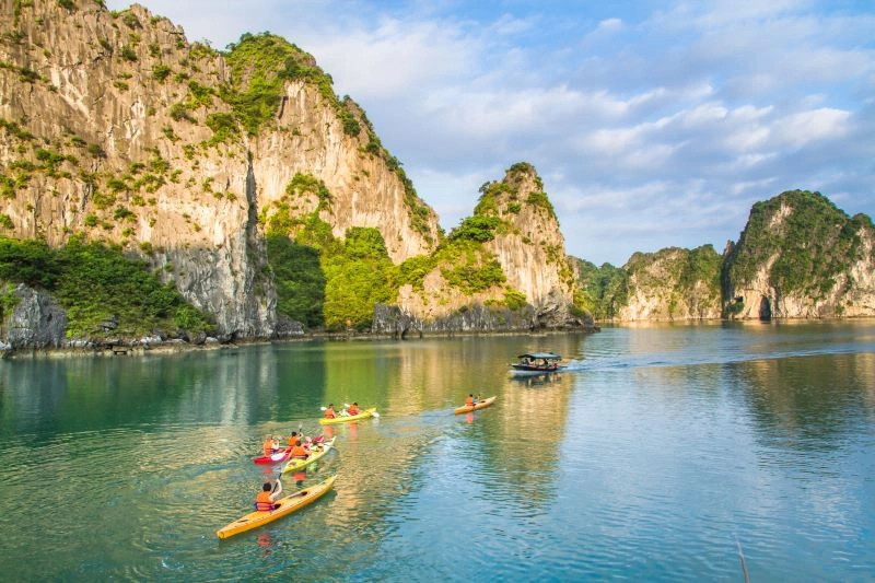 Baie_d'Halong_-_Kayak.jpg