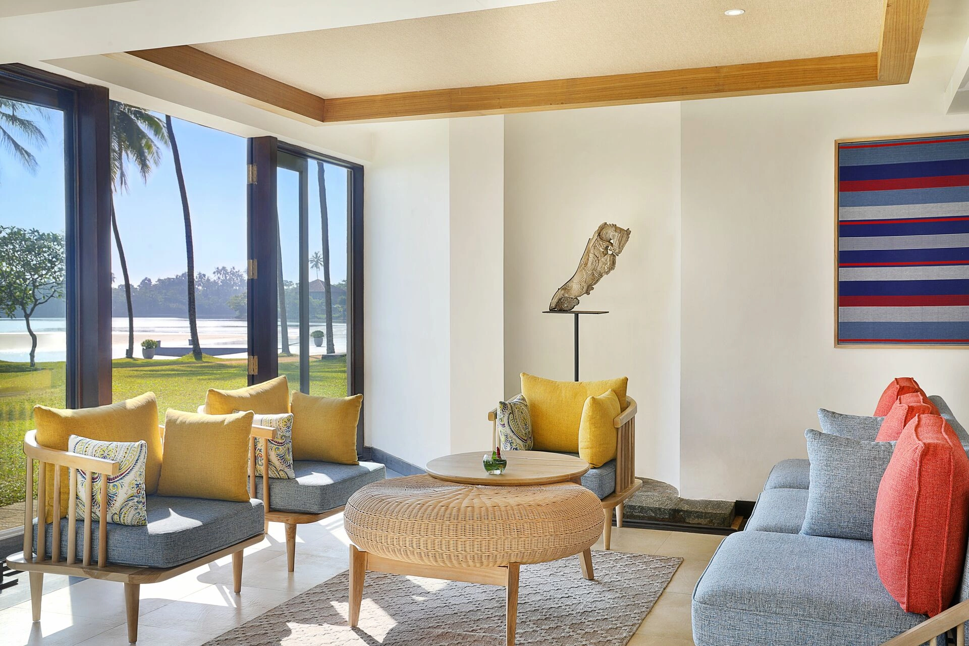 lounge_2.jpg