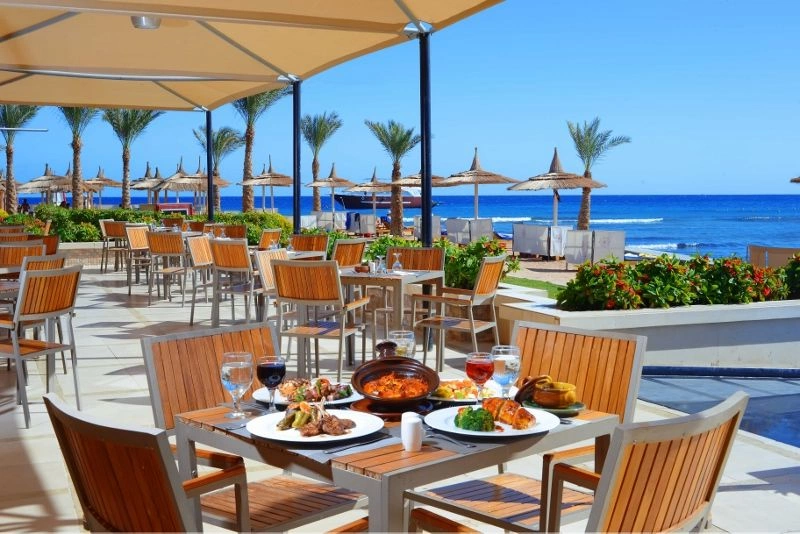 Si_Omar_Restaurant_Terrace_(800x534).jpg