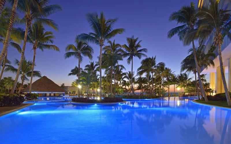306MeliaHabana-Pool_night.jpg