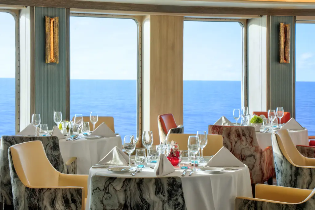 WEX19-Restaurant1R.jpg