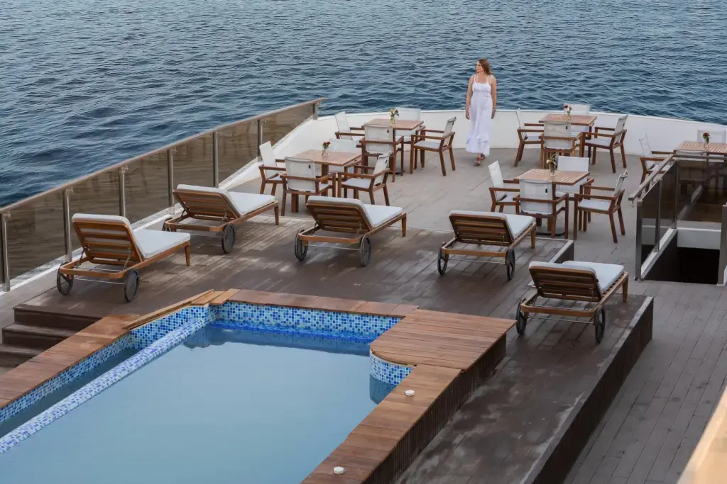 Piscine Royal Yacht.webp
