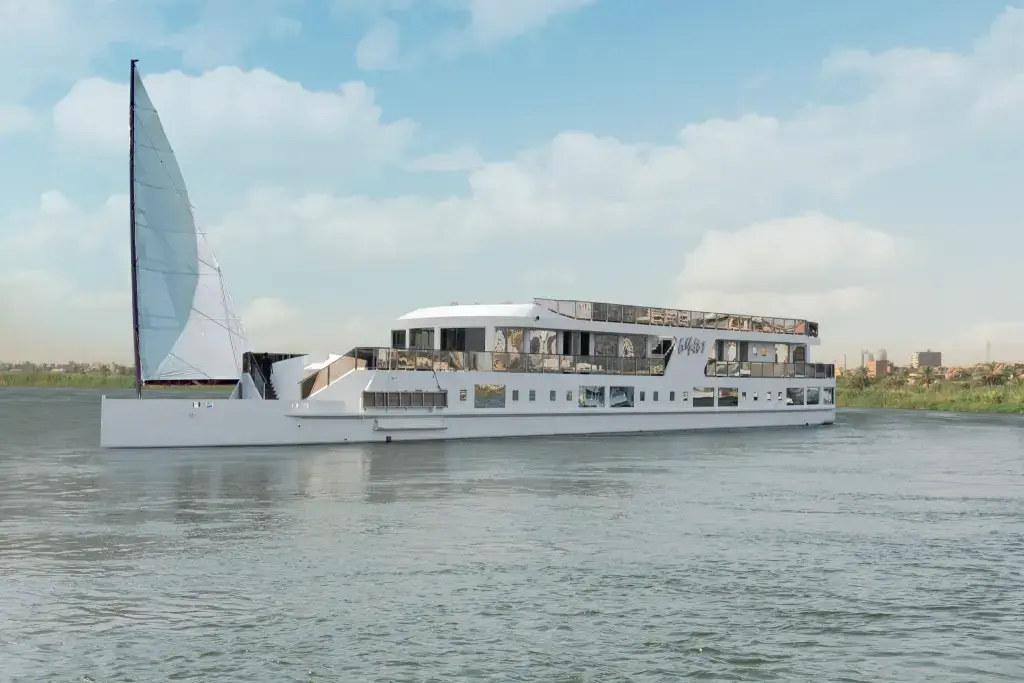 Royal Yacht Lunion.webp