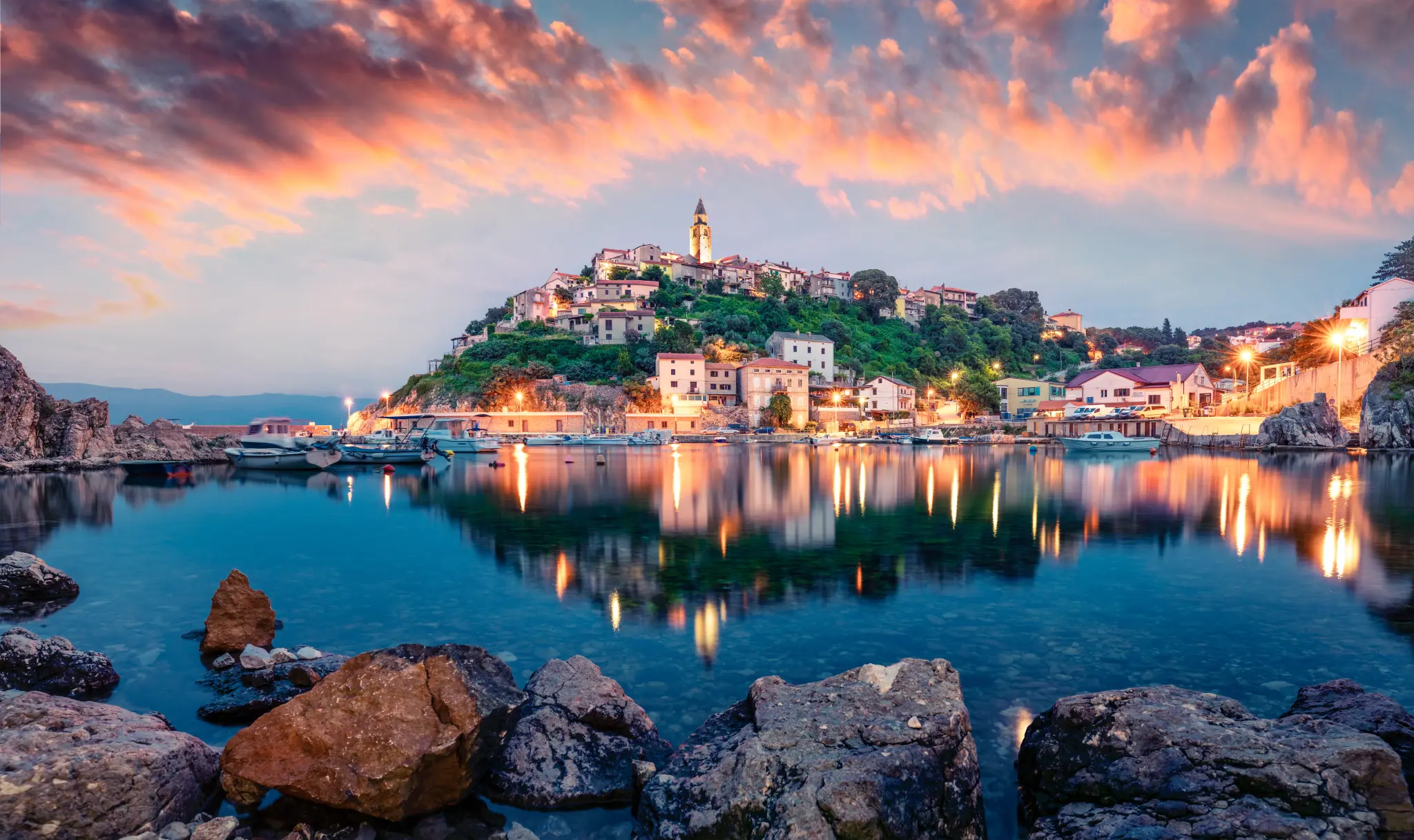 krk by night .jpg