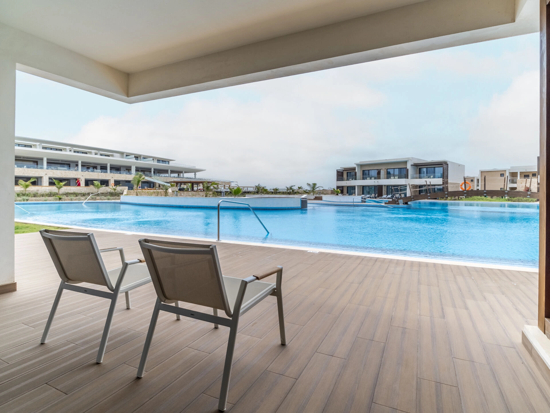 Junior_Suite_Pool_View_-_Swim_Up_2..jpg