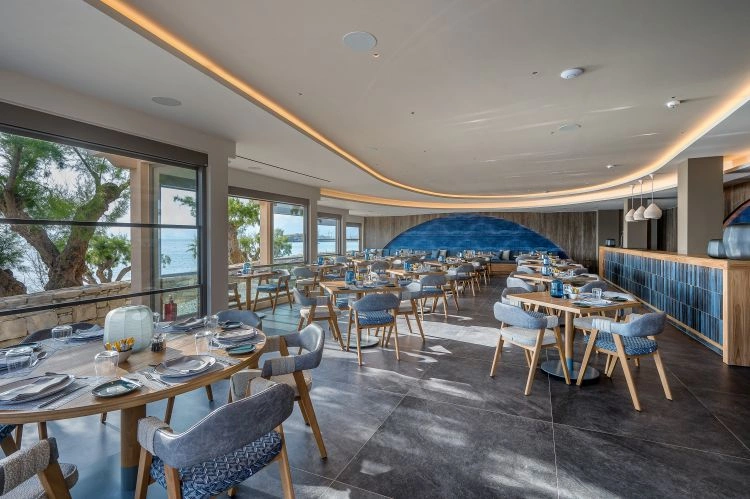 Alatsi_Seafood_Restaurant_Adults.jpg