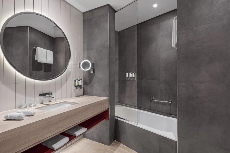 RKTMAHX_Breeze_Room_Bathroom_(800x532).jpg