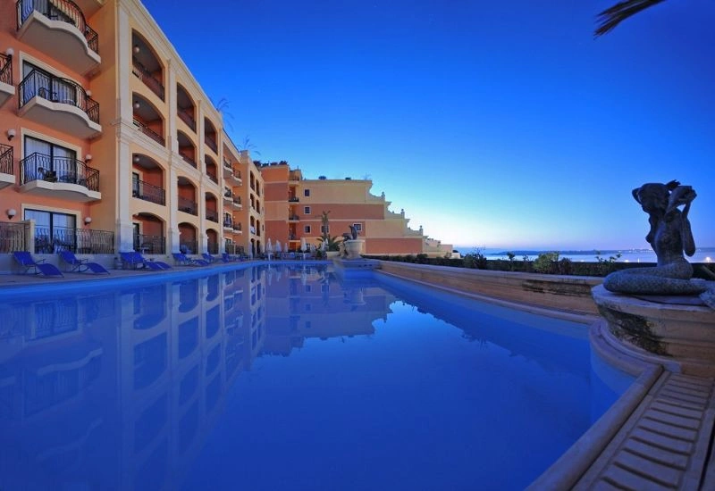 outdoor-swimming-pool_.jpg