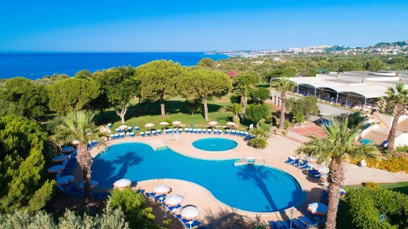 Club Coralia Alicudi 4*