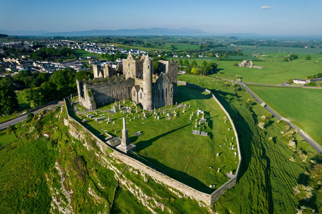 Rock_of_Cashel.jpeg