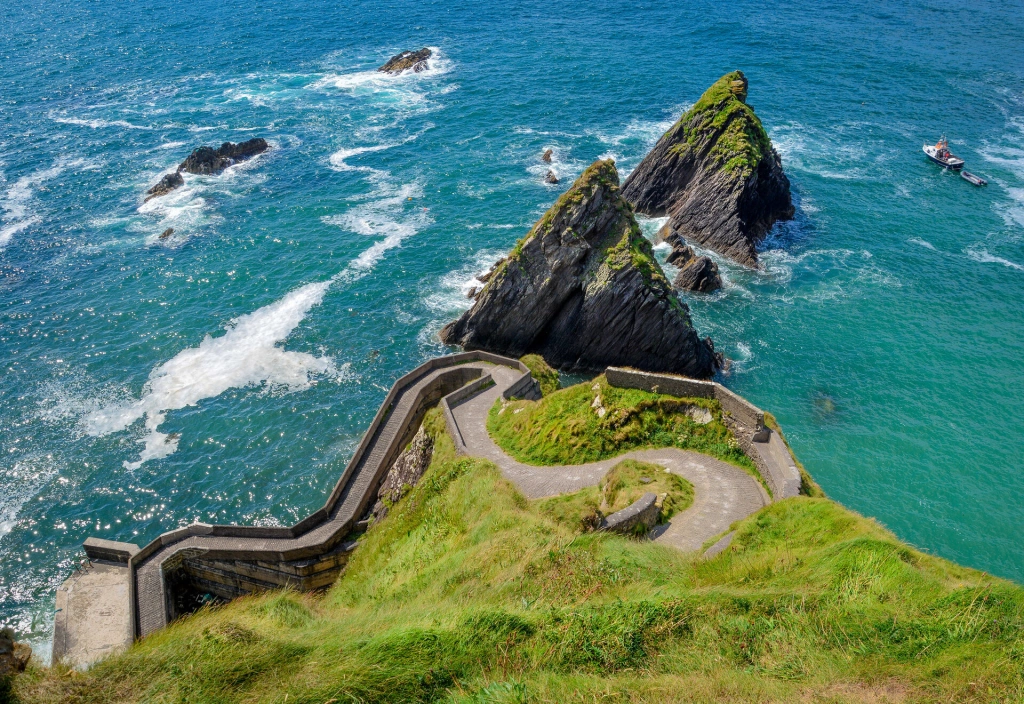 Dingle_Peninsula_AdobeStock_119923151.jpeg