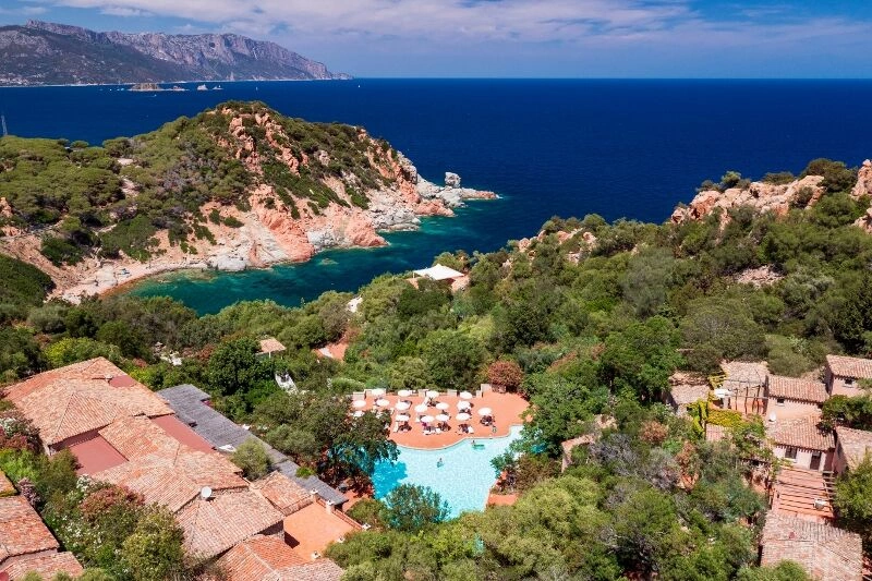 Arbatax Resort Borgo - Cala Moresca 4* avec Location de voiture