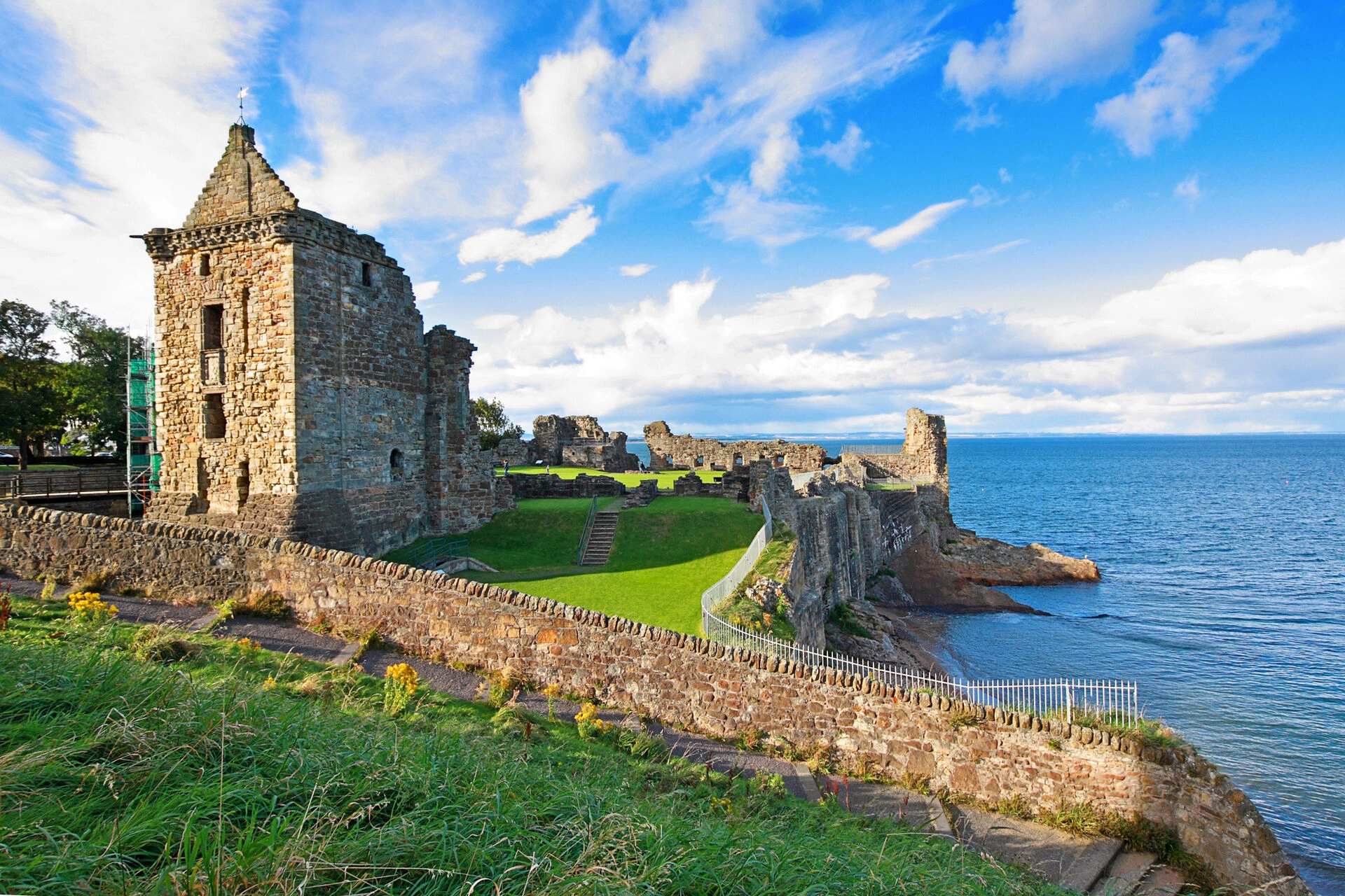 Cahteau_St_Andrews_AdobeStock_49988989.jpeg