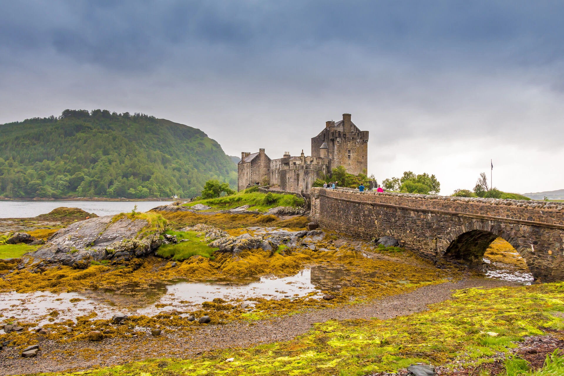 AdobeStock_367981120_Eilean_Donan_Castle.jpeg