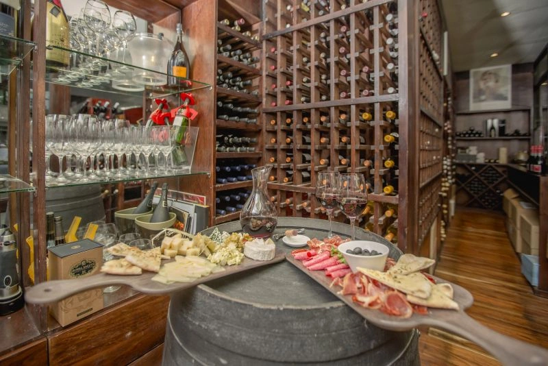 228MeliaHabana-Club_Del_Vino-_Cava.jpg