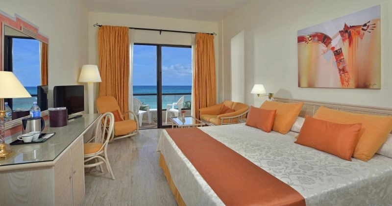 104MeliaLasAmericas-Classic_Prime_Room_Sea_View.jpg