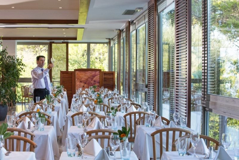 12_restaurant.jpg