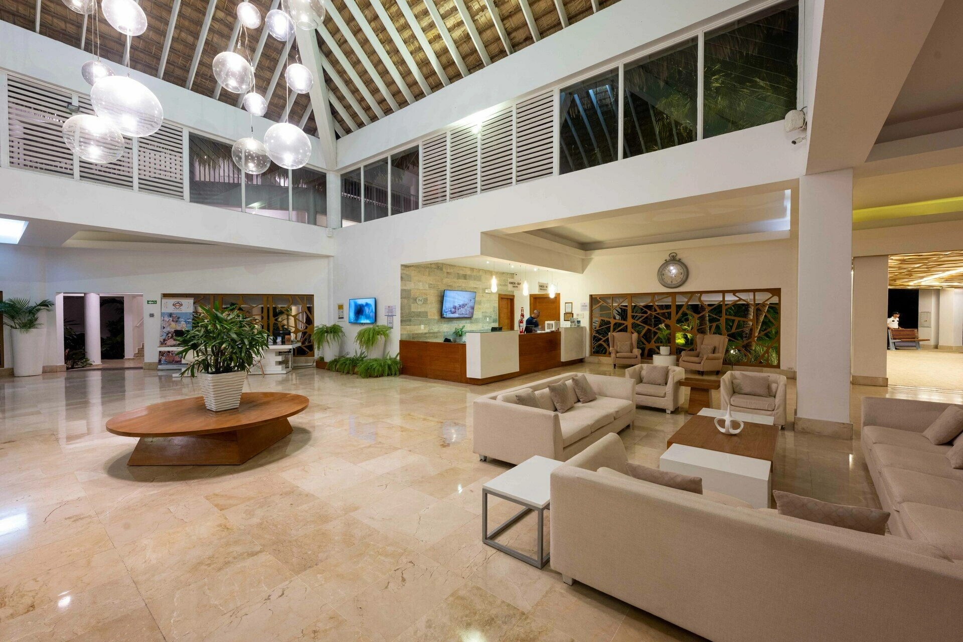 lobby-15_54828327955_o.jpg